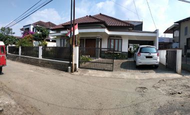 Dijual Rumah Mewah Kawasan Cikole Lembang