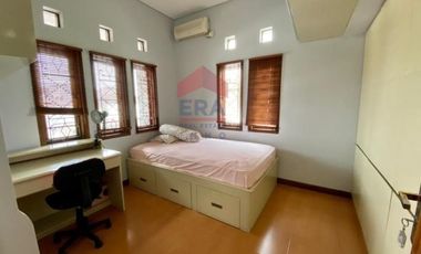 Rumah bersih terawat siap huni full furnished Setraduta Permai M3