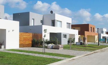 Casa venta 4 ambientes Eidico Casas pilar. Pilar del Este
