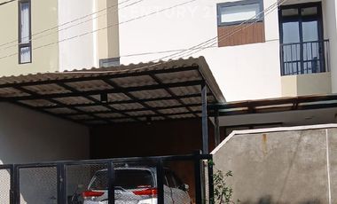 Rumah Siap Huni Di  Bulevar Hijau Cluster Dilenia, Harapan Indah