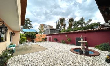Gran Casa en Calle Dinamarca