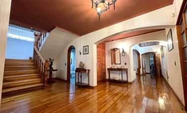 Gran Casa en Calle Dinamarca