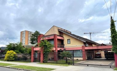 Gran Casa en Calle Dinamarca