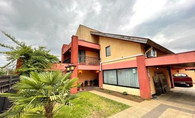 Gran Casa en Calle Dinamarca