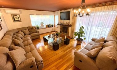 Gran Casa en Calle Dinamarca
