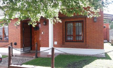 Roland Ross 7800 -  Bº Quintas de Arguello.