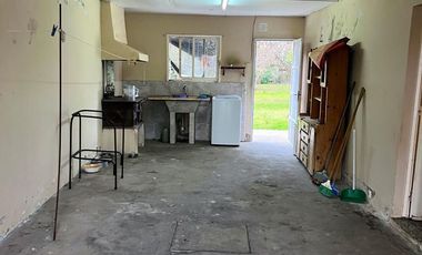 Casa en venta - 2 Dormitorios 1 Baño - Cochera - 469Mts2 - Saladillo