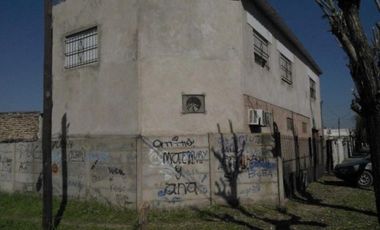 MONTE GRANDE: CASA TIPO DEPARTAMENTO , CON LOCAL/DEPOSITO DE 200 M2