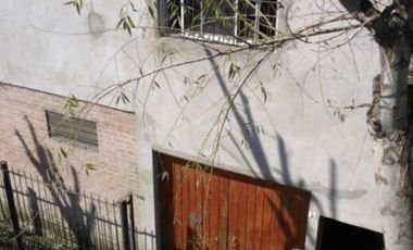 MONTE GRANDE: CASA TIPO DEPARTAMENTO , CON LOCAL/DEPOSITO DE 200 M2