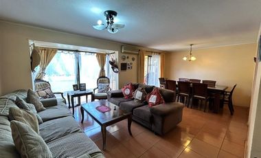 Casa en venta de 4 dorm. 2 baños en La Florida