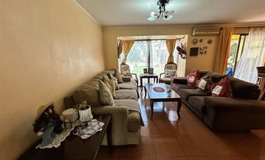 Casa en venta de 4 dorm. 2 baños en La Florida
