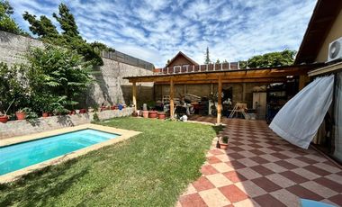 Casa en venta de 4 dorm. 2 baños en La Florida