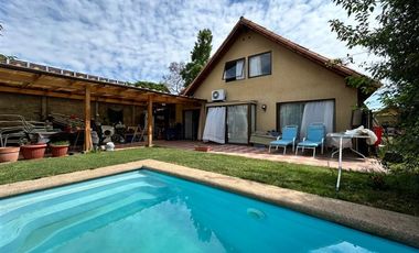 Casa en venta de 4 dorm. 2 baños en La Florida