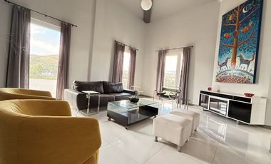 Casa en VENTA en marfil de estilo moderno con vista y acabados de lujo