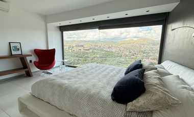 Casa en VENTA en marfil de estilo moderno con vista y acabados de lujo