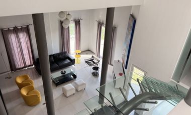 Casa en VENTA en marfil de estilo moderno con vista y acabados de lujo