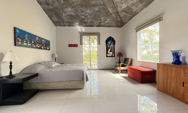 Casa en VENTA en marfil de estilo moderno con vista y acabados de lujo