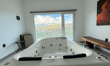 Casa en VENTA en marfil de estilo moderno con vista y acabados de lujo