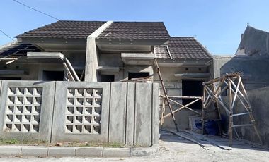 RUMAH SIAP HUNI DIJUAL DIPRAMBANAN DEKAT EXIT TOL MANISRENGGO