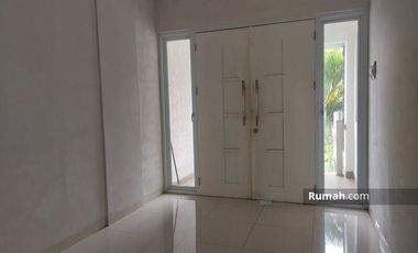 Dijual Rumah Dengan Tanah Yang Luas