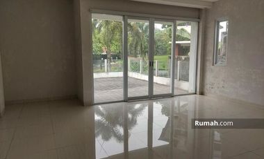 Dijual Rumah Dengan Tanah Yang Luas