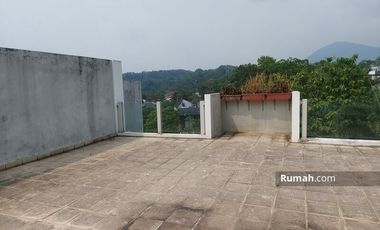 Dijual Rumah Dengan Tanah Yang Luas