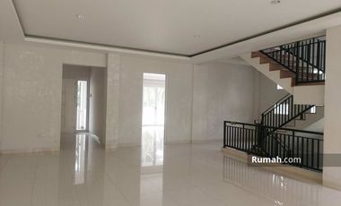 Dijual Rumah Dengan Tanah Yang Luas