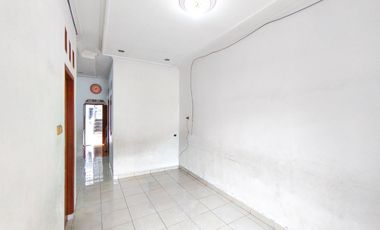 Rumah Luas SHM 9 Menit ke Pintu Tol Kebon Jeruk 2 Dibantu KPR J-40195