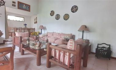 Casa en venta de 4 dorm. en Las Cabras