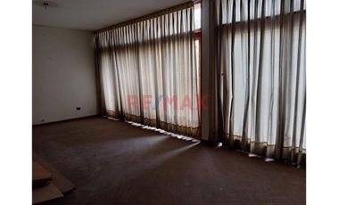 Venta De Casa Como Terreno!! Excelente Oportunidad Para Desarrollo Inmobiliario En Santiago De Surco