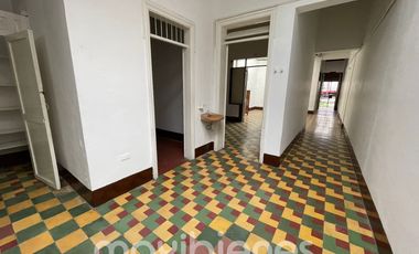 casa en arriendo en manrique central 1. Cod A65633