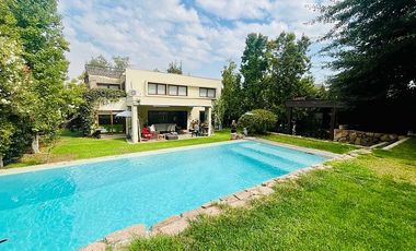 HERMOSA Y CÁLIDA CASA ESTILO MEDITERRÁNEO EN CONDOMINIO