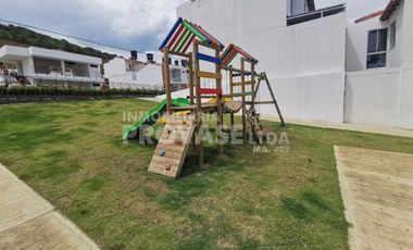 casa en venta en la floresta. Cod V102558