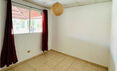 Se alquila casa en Arboledas