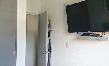 VENTA CASA AMUEBLADA CON JARDINES, ALBERCA, PALAPA Y VIGILANCIA