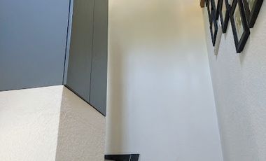 VENTA CASA AMUEBLADA CON JARDINES, ALBERCA, PALAPA Y VIGILANCIA