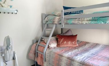 VENTA CASA AMUEBLADA CON JARDINES, ALBERCA, PALAPA Y VIGILANCIA