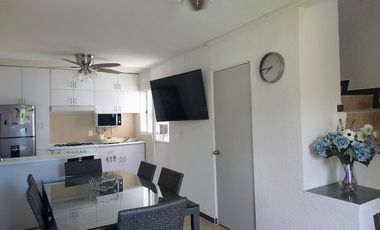 VENTA CASA AMUEBLADA CON JARDINES, ALBERCA, PALAPA Y VIGILANCIA