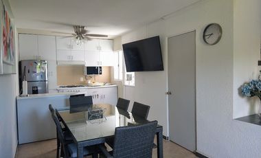 VENTA CASA AMUEBLADA CON JARDINES, ALBERCA, PALAPA Y VIGILANCIA