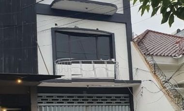 Disewakan Ruko Lokasi Sangat Strategis di Jalan Raya Nginden, Surabaya