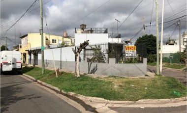 CASTAÑÓN 44, esquina Luján, Isidro Casanova