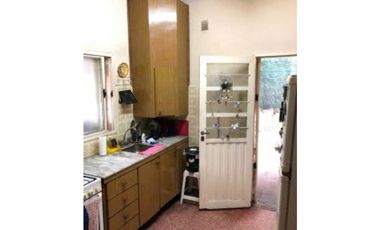 CASTAÑÓN 44, esquina Luján, Isidro Casanova