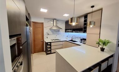 Casa en arriendo de 4 dorm. en La Reina