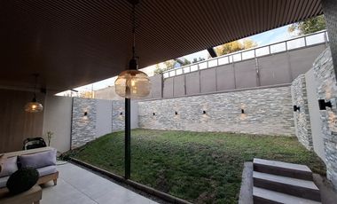 Casa en arriendo de 4 dorm. en La Reina