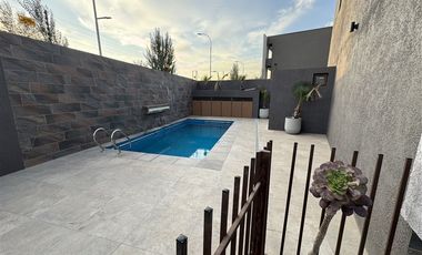 Casa en arriendo de 4 dorm. en La Reina