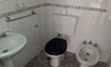 Casa. con Patio y Terraza