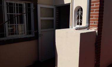 Casa. con Patio y Terraza