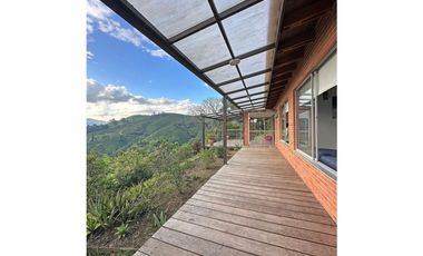 CASA CAMPESTRE  AMPLIA EN LA ESTRELLA SECTOR VARIANTE DE CALDAS