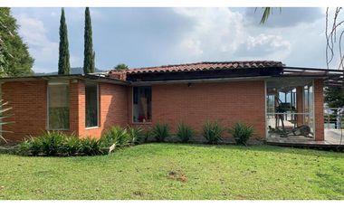 CASA CAMPESTRE  AMPLIA EN LA ESTRELLA SECTOR VARIANTE DE CALDAS