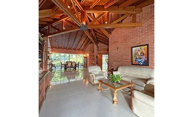 CASA CAMPESTRE  AMPLIA EN LA ESTRELLA SECTOR VARIANTE DE CALDAS